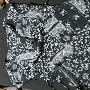 Beautiful women's shirt no tags probably a medium